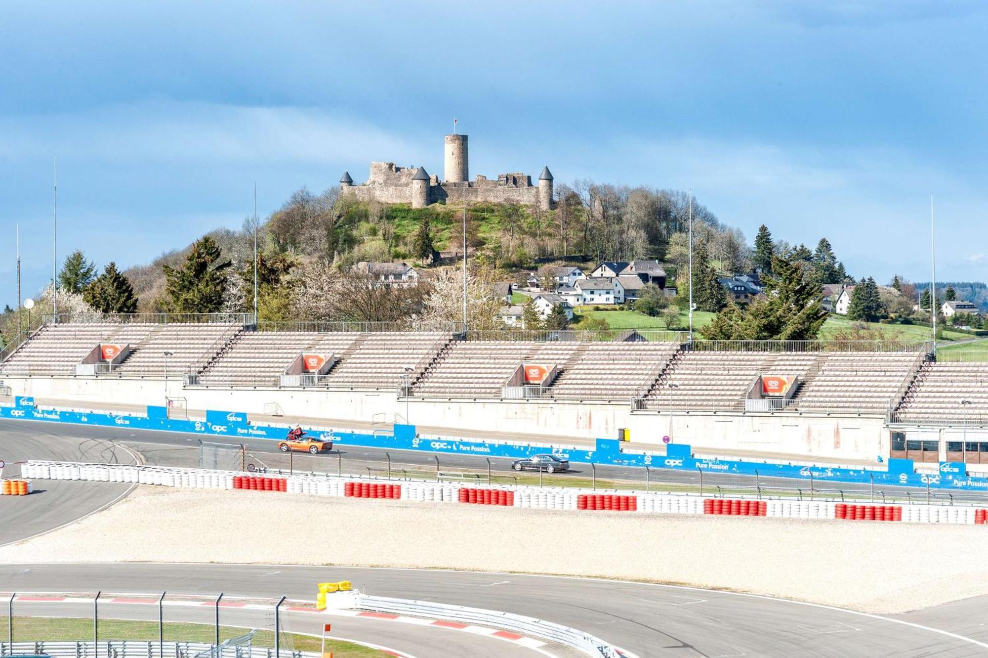 Готель Dorint Am Nuerburgring Hocheifel Екстер'єр фото